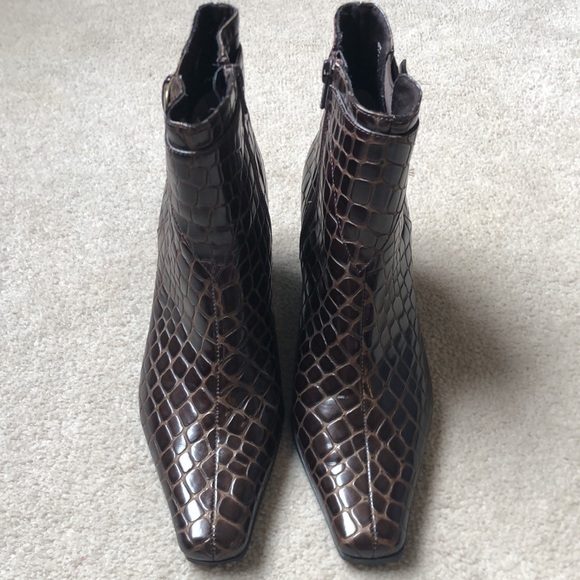 Brown zip heeled boots - Picture 3 of 6